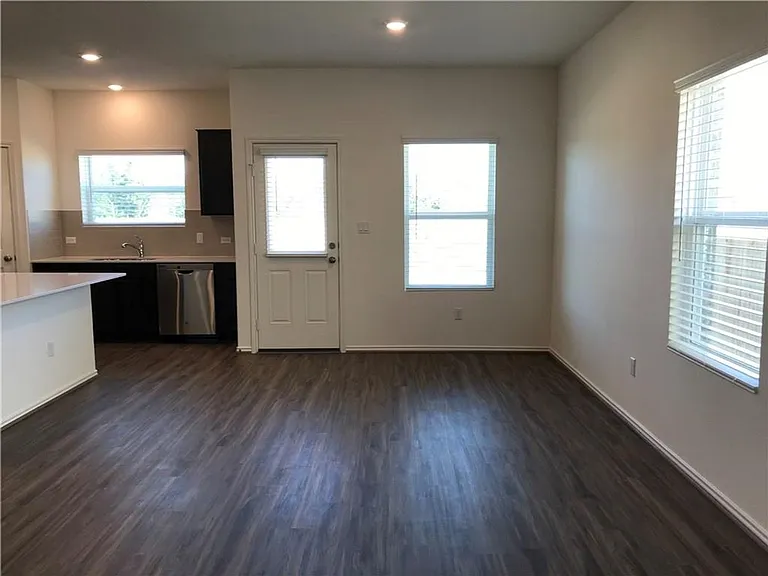 720 Mallow Rd — Photo 6