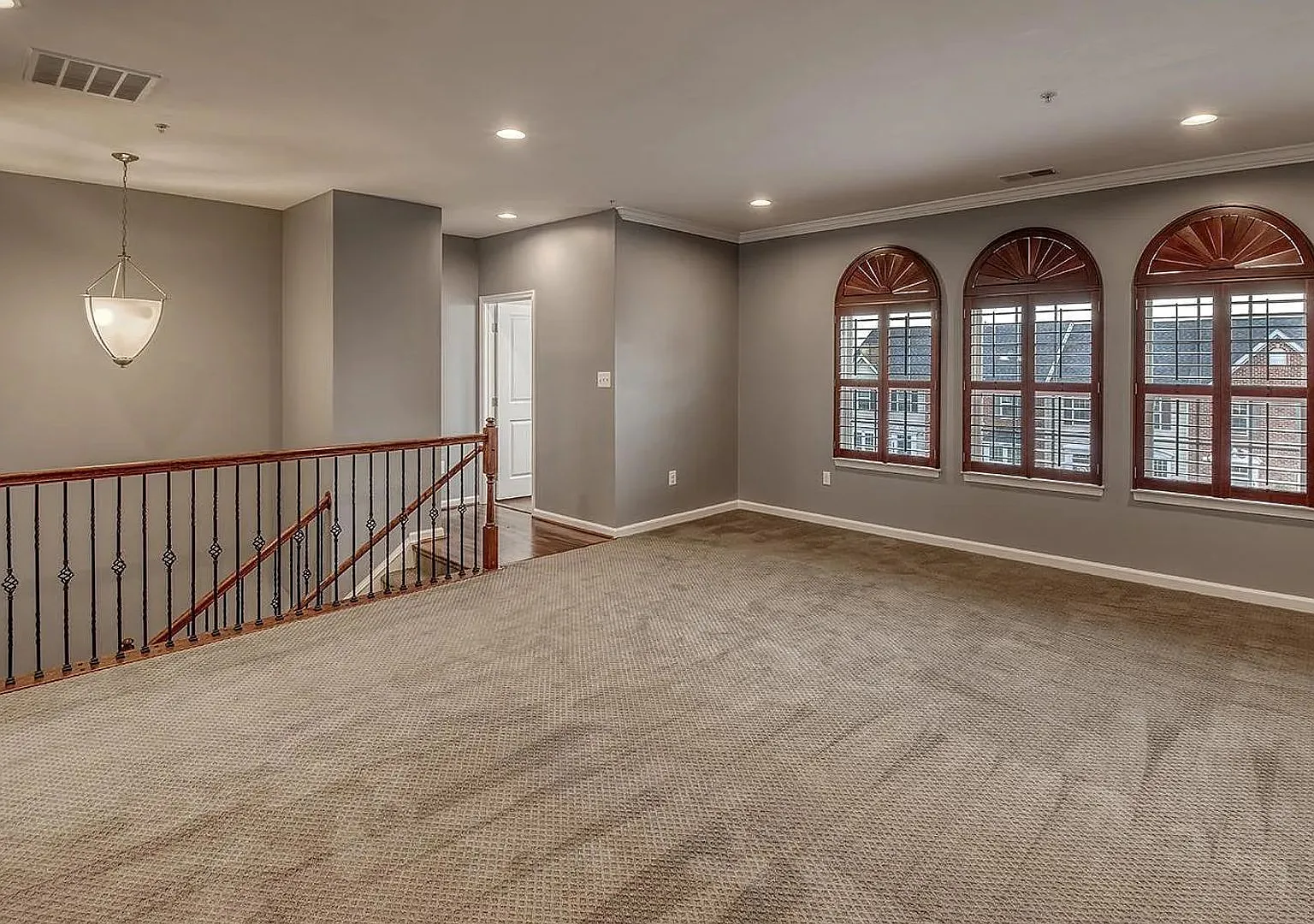 Stunning top level condo in Linton at Ballenger ready for your family — Photo 3