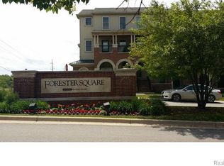 3977 Forester Blvd #60, Auburn Hills, MI 48326