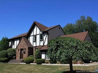 31 Arcadia Ct, Harrington Park, NJ 07640