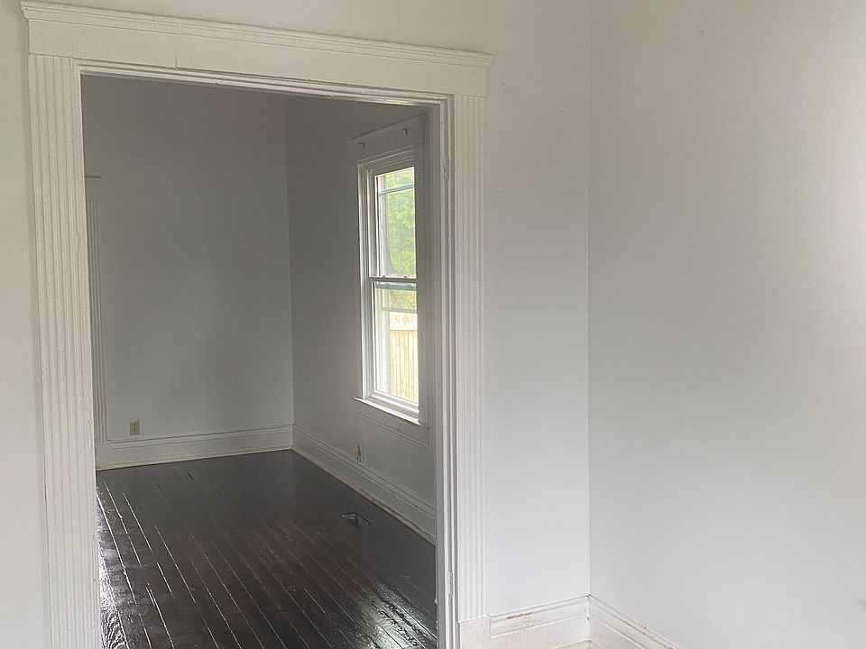 1st image of 716 W Lexington Ave