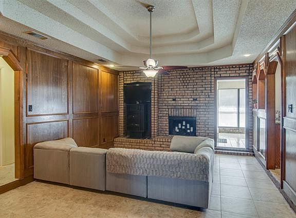 3rd image of 7424 Forrest Ln