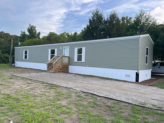 FRONT WITH PARKING FOR 3 VEHICLES