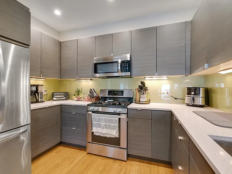 1637 Carpenter St #2 — Photo 6