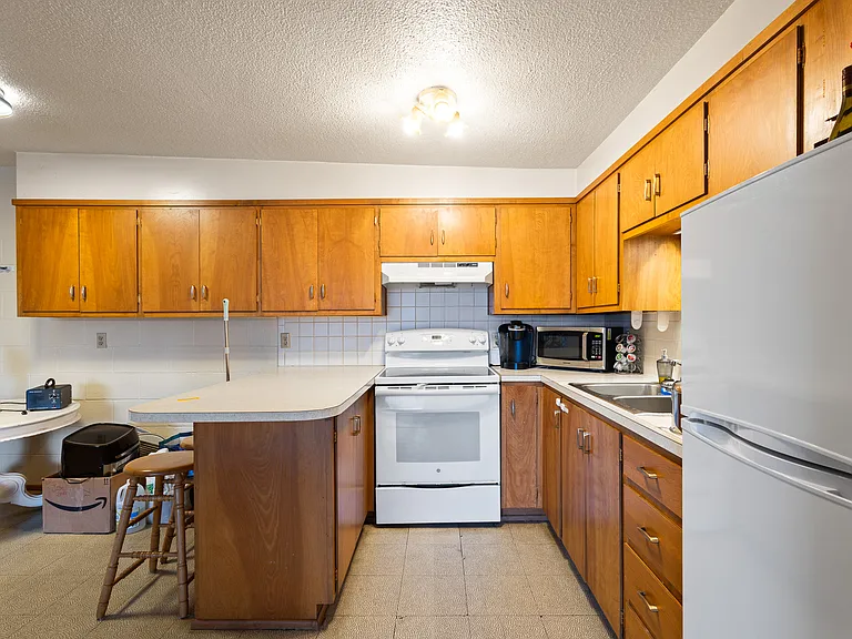 595 S Fisher Ave #1-8 — Photo 9