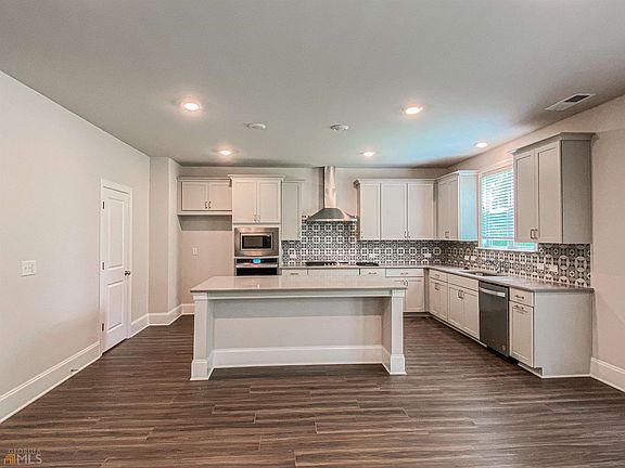 2nd image of 328 Caledonia Ct