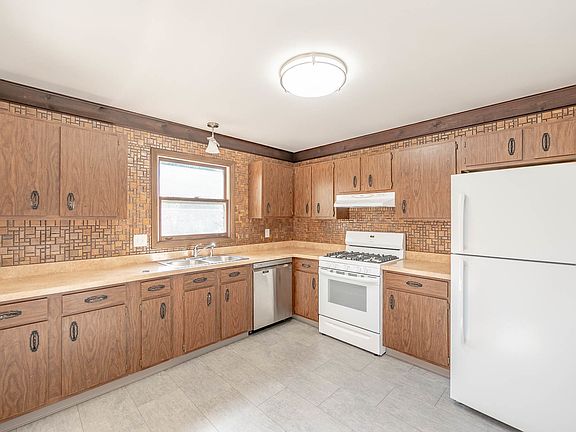 5th image of 607 Silbury Ct