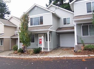 10637 NE Fremont St APT 4, Portland, OR 97220