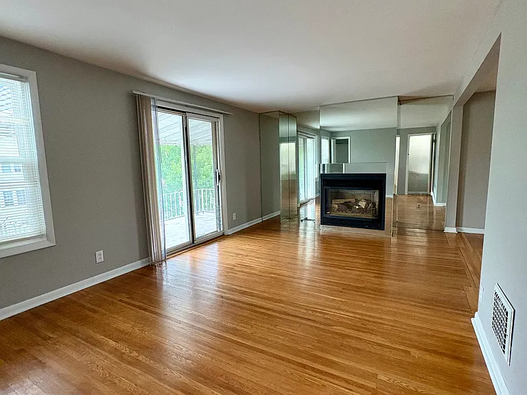 312 Victoria Blvd — Photo 2