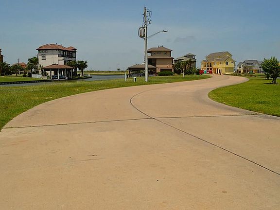 ENJOY YOUR  RELAXING TIME FISHING OR BOATING