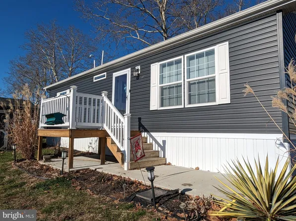 215 Green Hill Dr, Green Lane, PA 18054