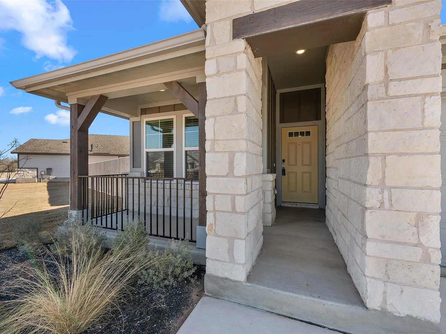 4 bed, 2.0 bath, 1688 sqft, $2,250 — Photo 3