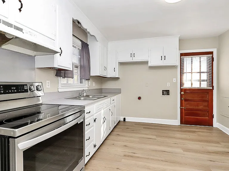 3728 Dresden Dr E — Photo 5
