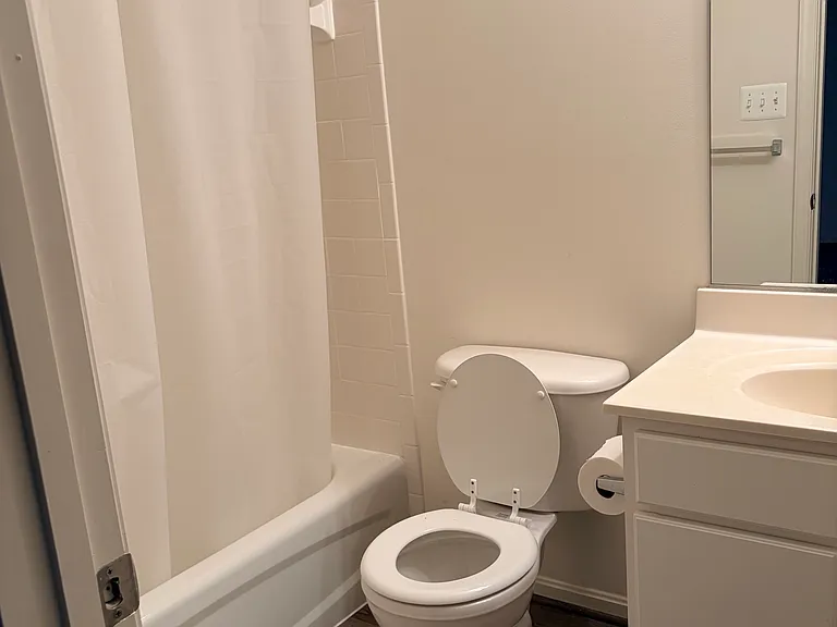 21784 Oakville Ter — Photo 4