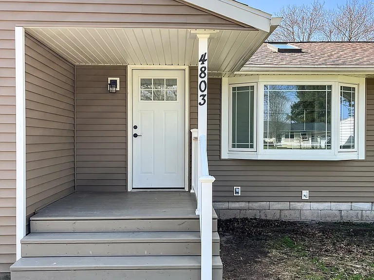 4803 Lyell Rd — Photo 2