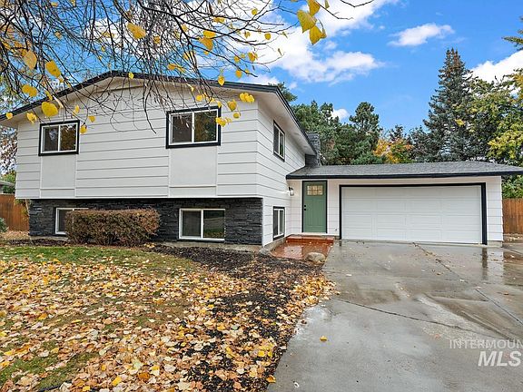 3rd image of 3885 N Kingswood Dr