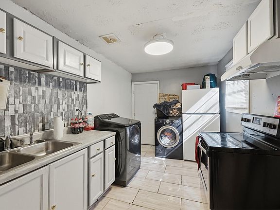 5th image of 415-417 Oak St