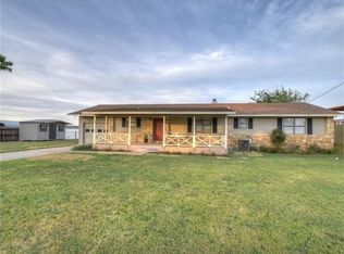 109 S Cardinal Ln, Bluffton, TX 78607