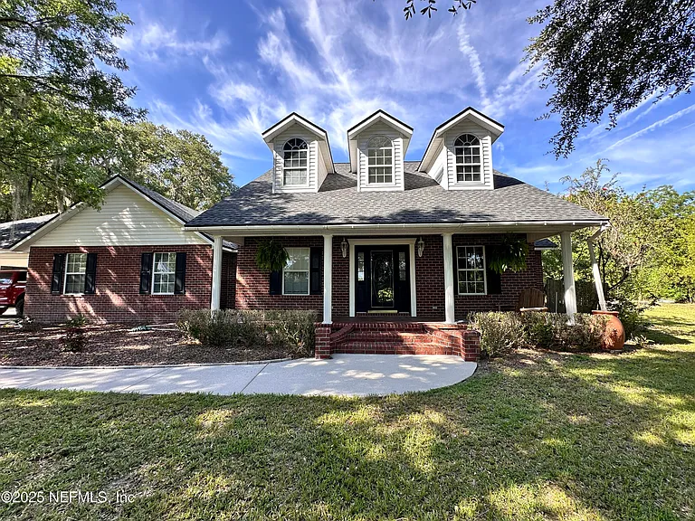 22490 Pine St — Photo 1