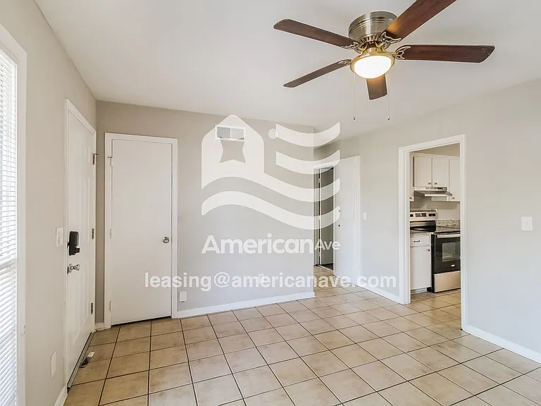 22470_002_wm_-_living_room_13622027.jpg