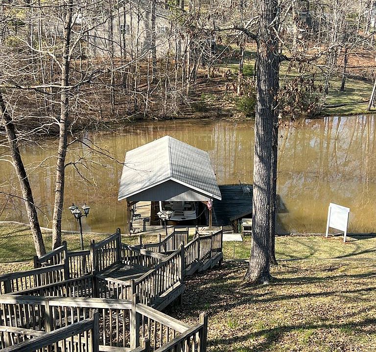 1st image of 125 Landing Dr