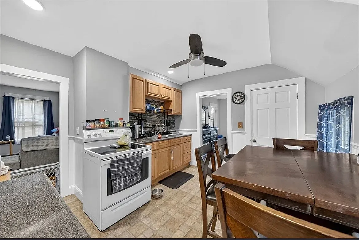 Foster St — Photo 3
