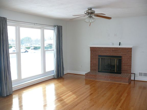 3rd image of 817 Anchor Dr