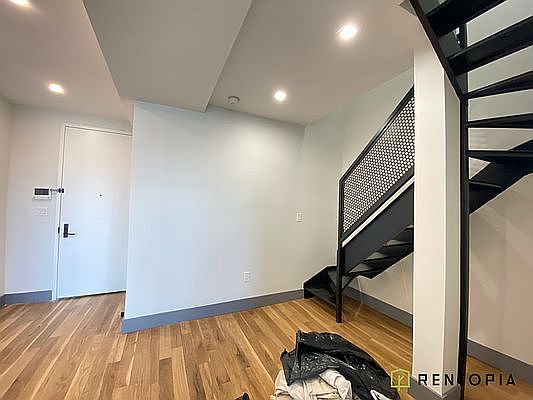 4th image of 209 Montrose Ave #5G