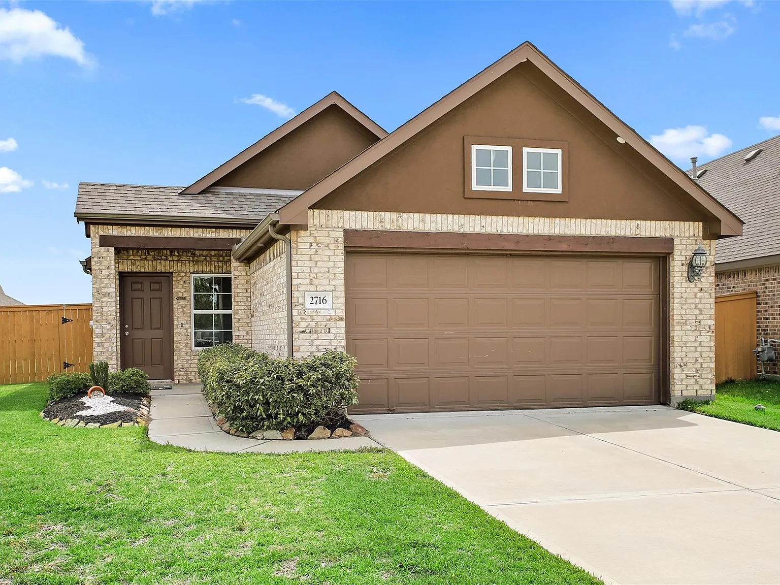 3 bed, 2.0 bath, 1600 sqft, $2,500 — Photo 1