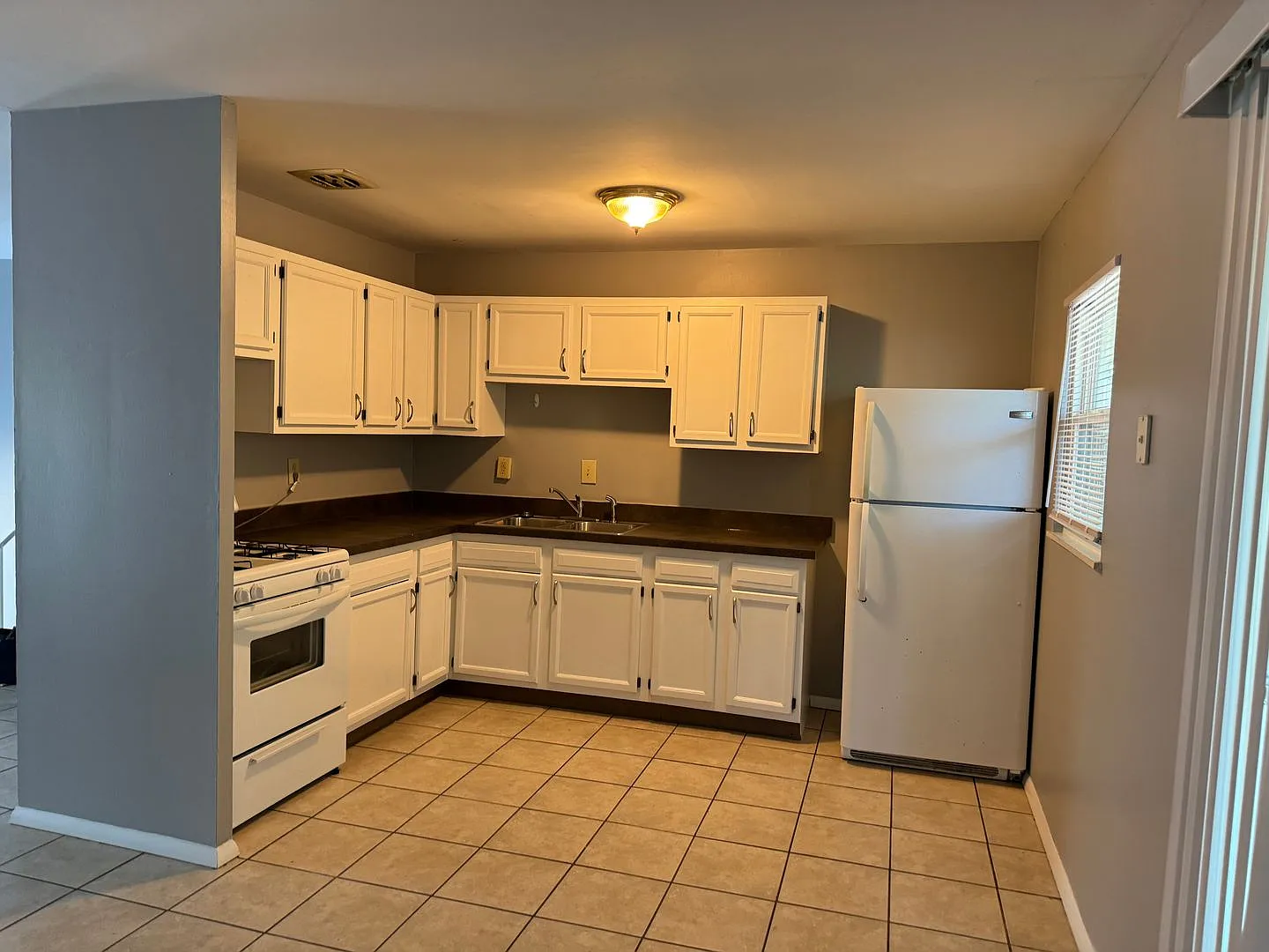 Large Bi-Level Single Family Home in Gahanna — Photo 2
