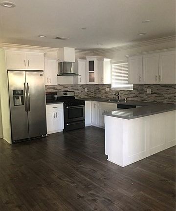 2nd image of 902 E 41st St