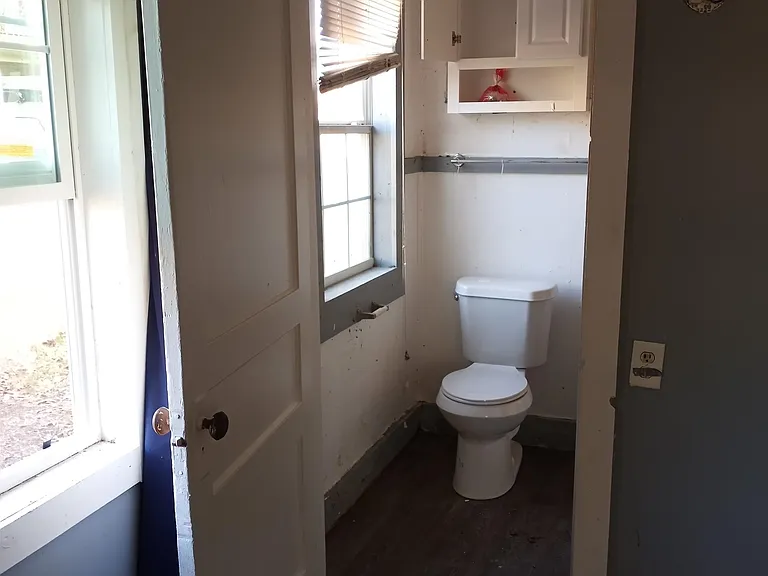 210 Eisenhower St — Photo 6