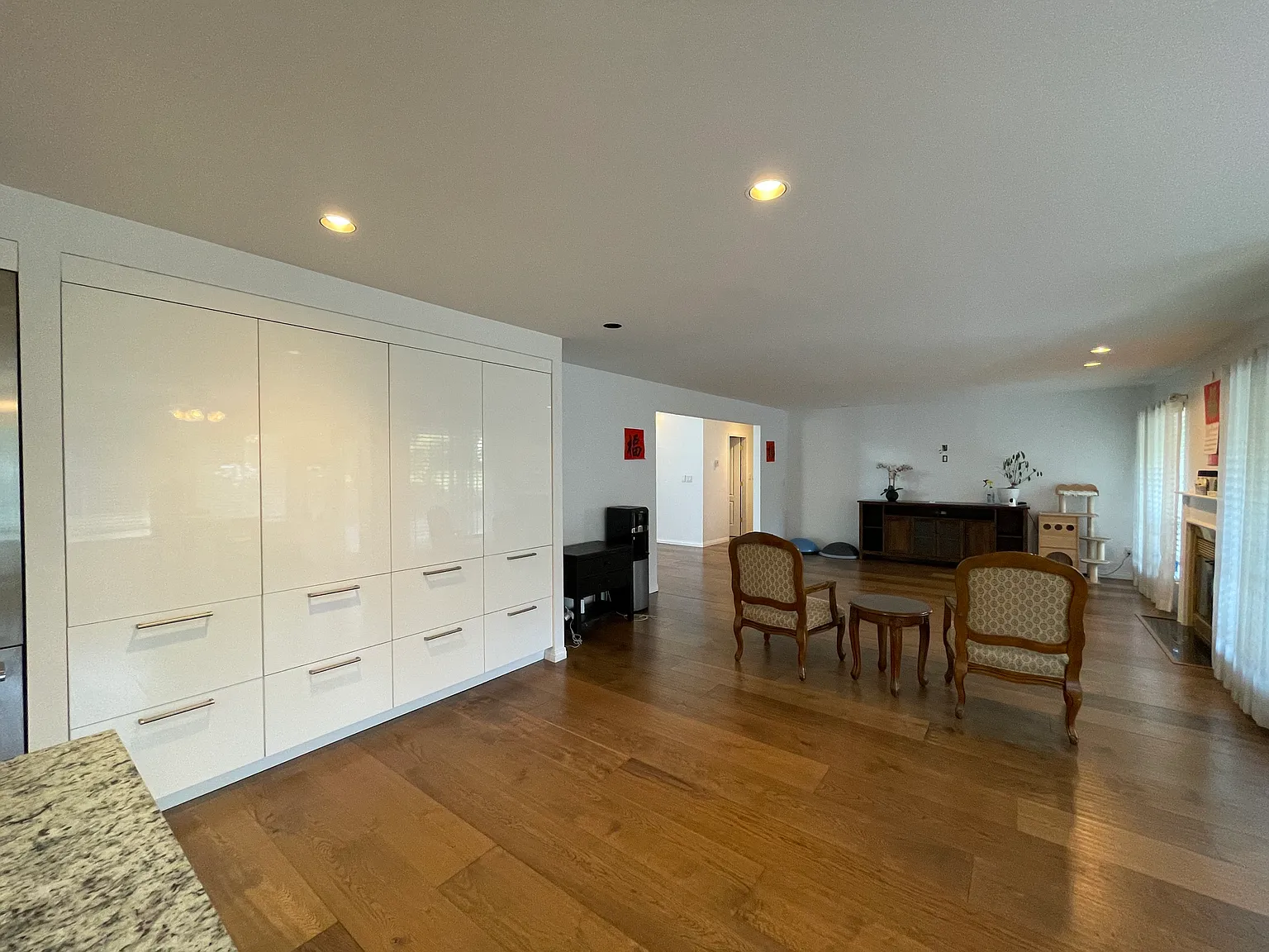 4 bed, 2934 sqft, $4,900 — Photo 2