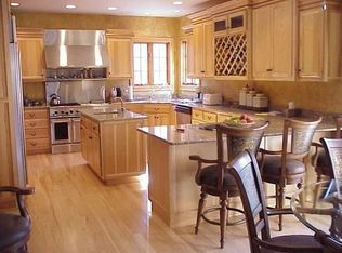 318 Royal Oak Ct, Steger, IL