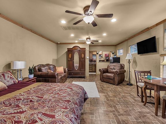 4th image of 321 W Rentz St