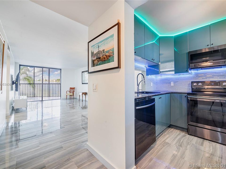 1st image of 109 Lake Emerald Dr APT 305