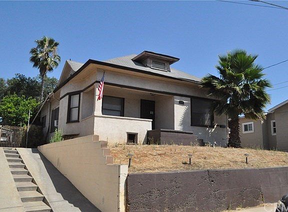 2nd image of 140 Rivera St