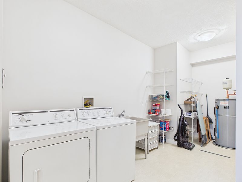 Saanich Apartment for rent - 2 Bedrooms — photo 51