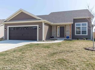 1035 Homestead Dr, Bloomington, IL 61705