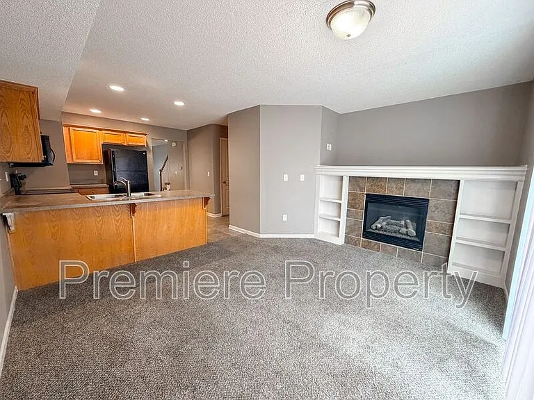 264 N Hedge Ln — Photo 3