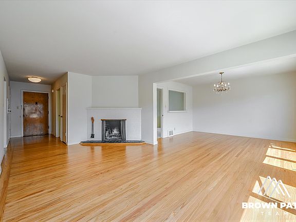 4th image of 33 Lupine Ave #A