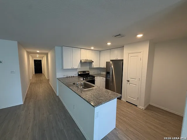 4 bed, 2.0 bath, 1668 sqft, $2,050 — Photo 3