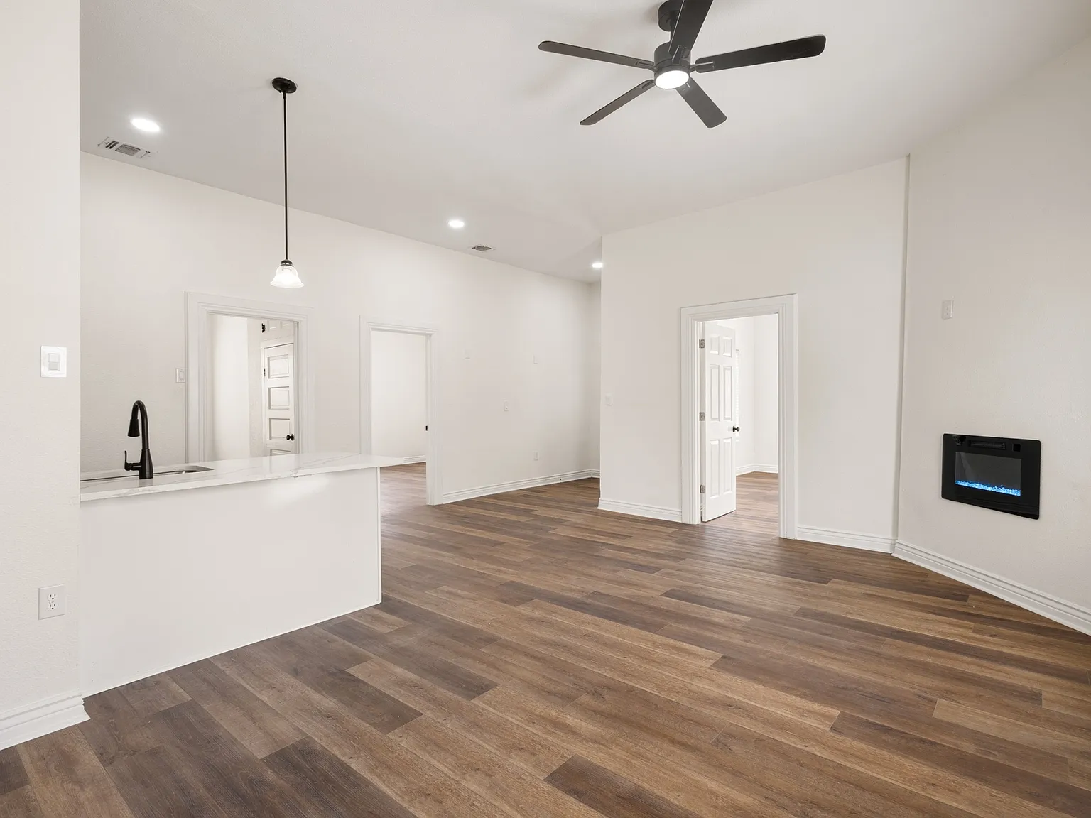 4 bed, 1383 sqft, $1,900 — Photo 4