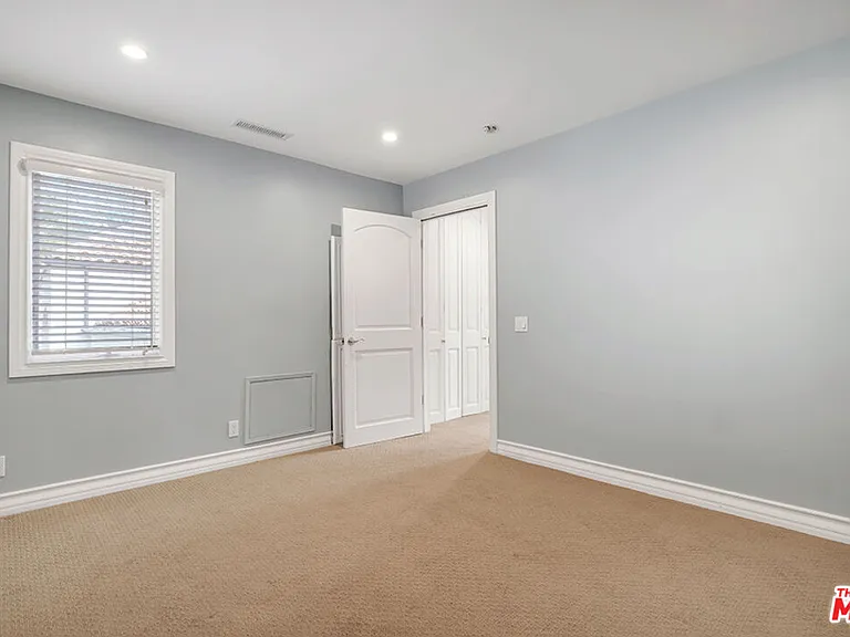 10557 Rocca Pl — Photo 33