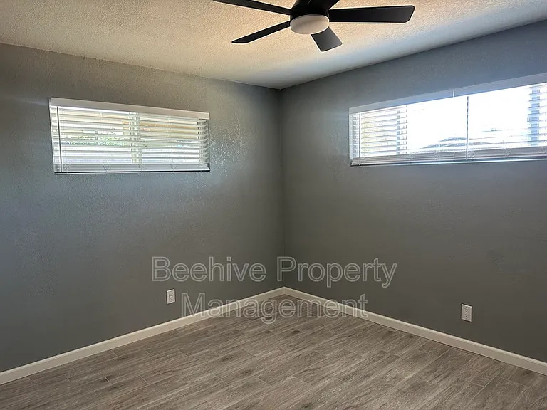 1315 W 4th St — Photo 6