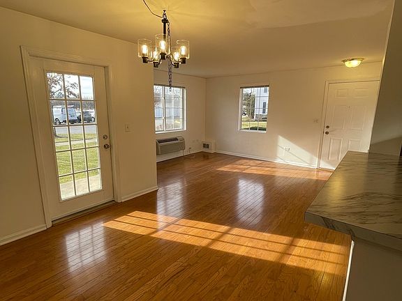 4th image of 501 Silverstone Dr Unit 4