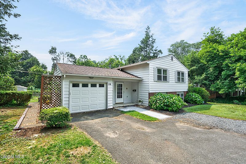 4th image of 28 Tamarack Lane
