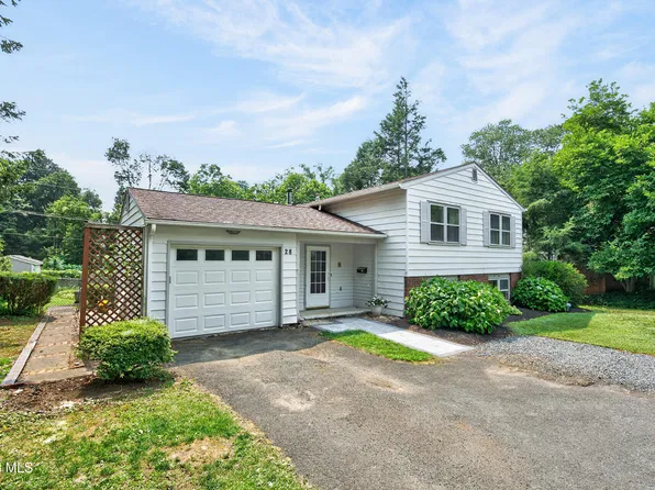 28 Tamarack Lane, East Greenbush, NY 12061