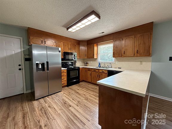4th image of 117 Lincoln Village Dr