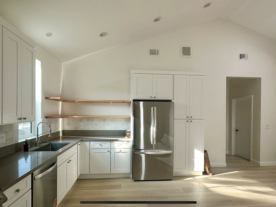 1st image of 4924 7th Ave